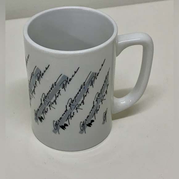 1980s Vintage Grand Rapids The Right Place Calder Sculpture 11 oz Coffee Mug - Picture 4 of 14
